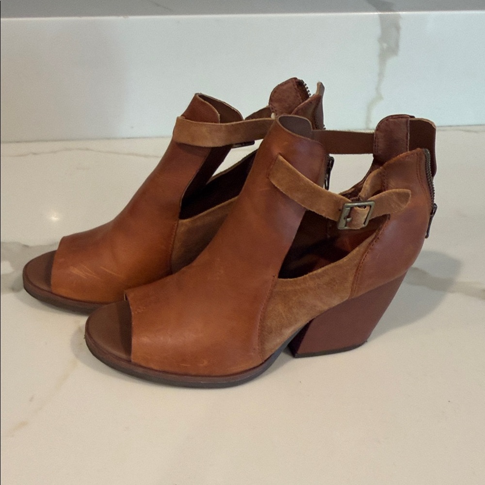 Kork’s Brown Leather Women's Wedge Sandals size 8